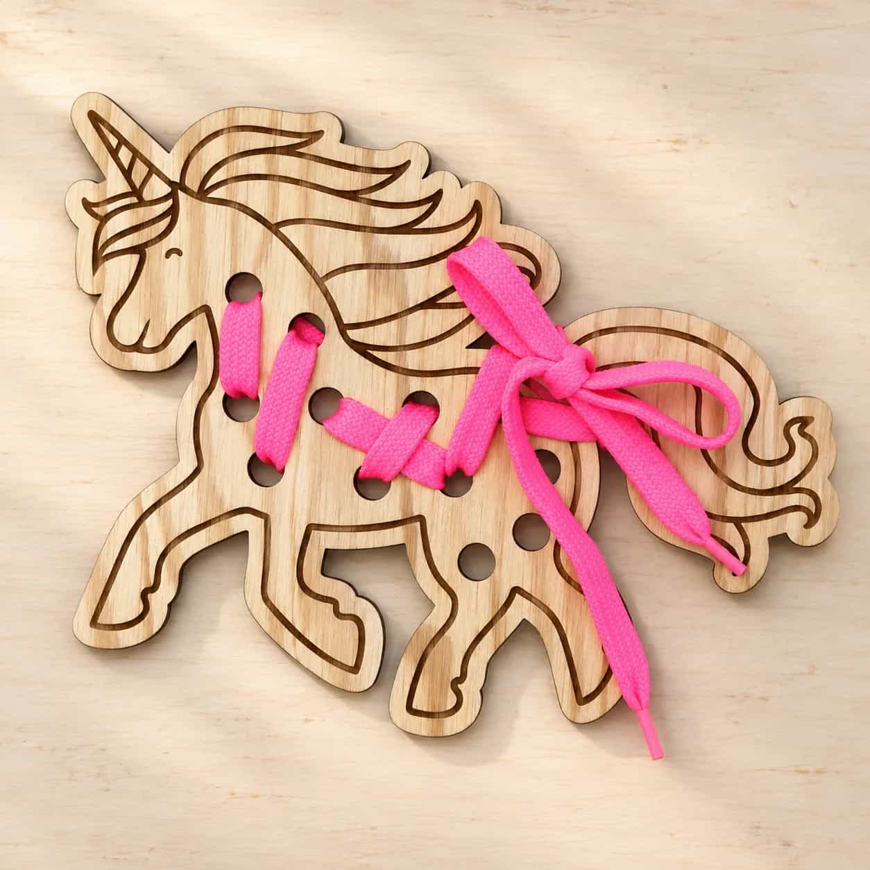 MaxiDots Holz-Fädelspiel – Einhorn