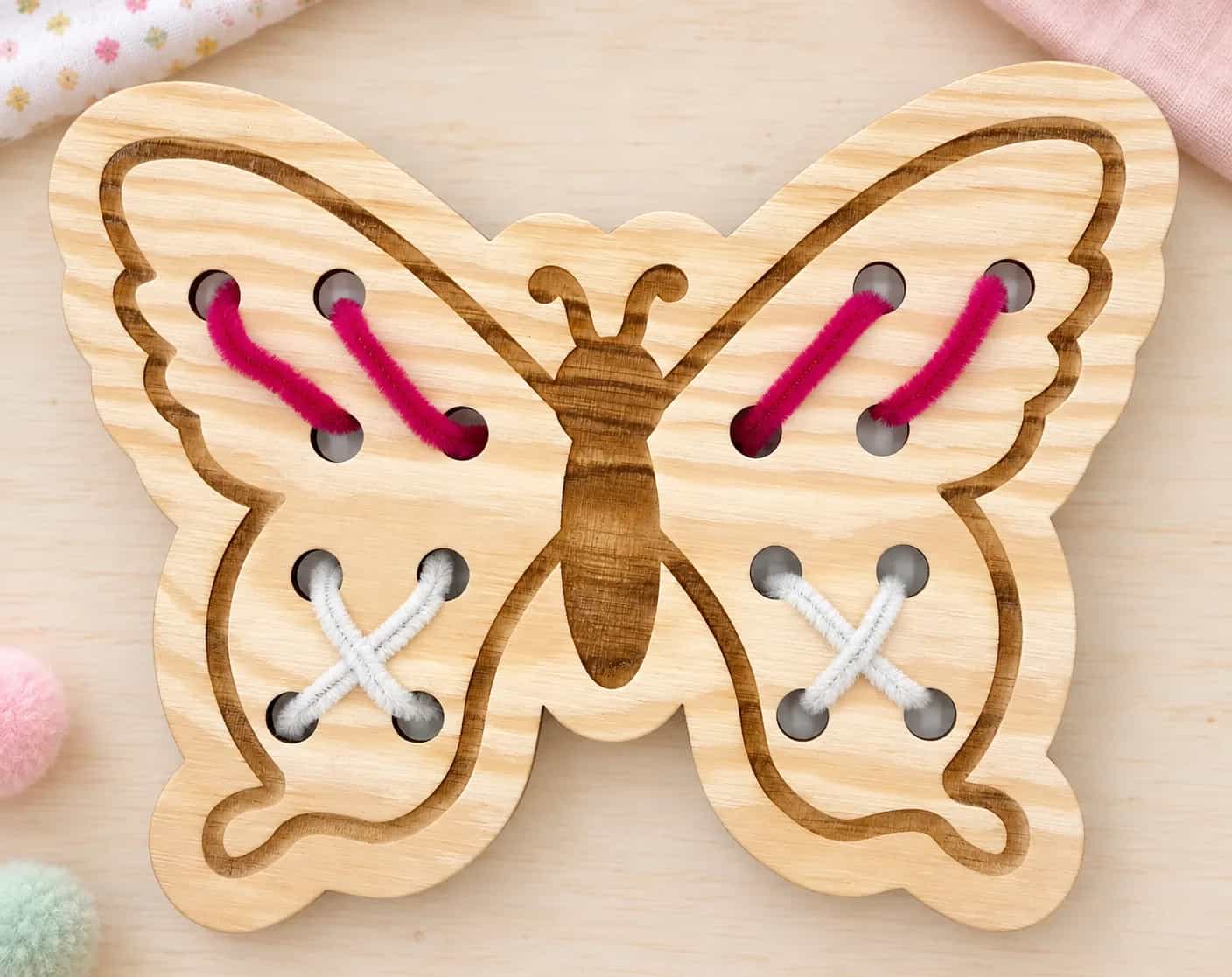 Drewniane kształty do sznurowania – MaxiDots – Motyl
