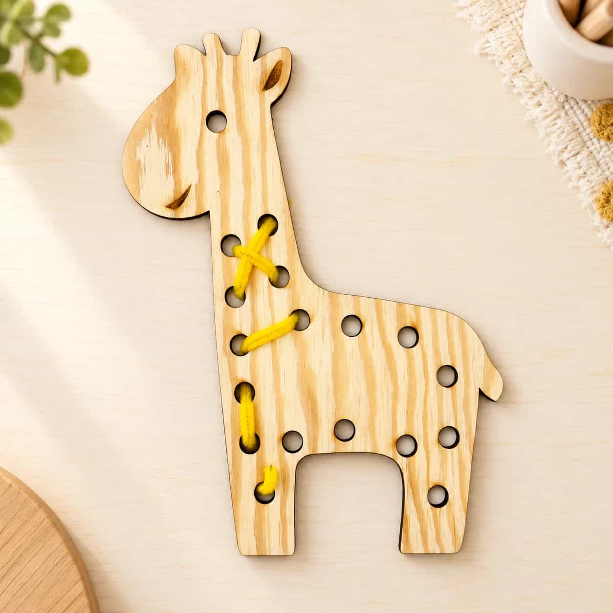 MaxiDots Holz-Fädelspiel – Giraffe