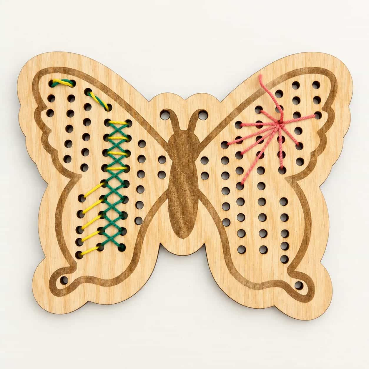 Holz-Fädelform – MiniDots – Schmetterling