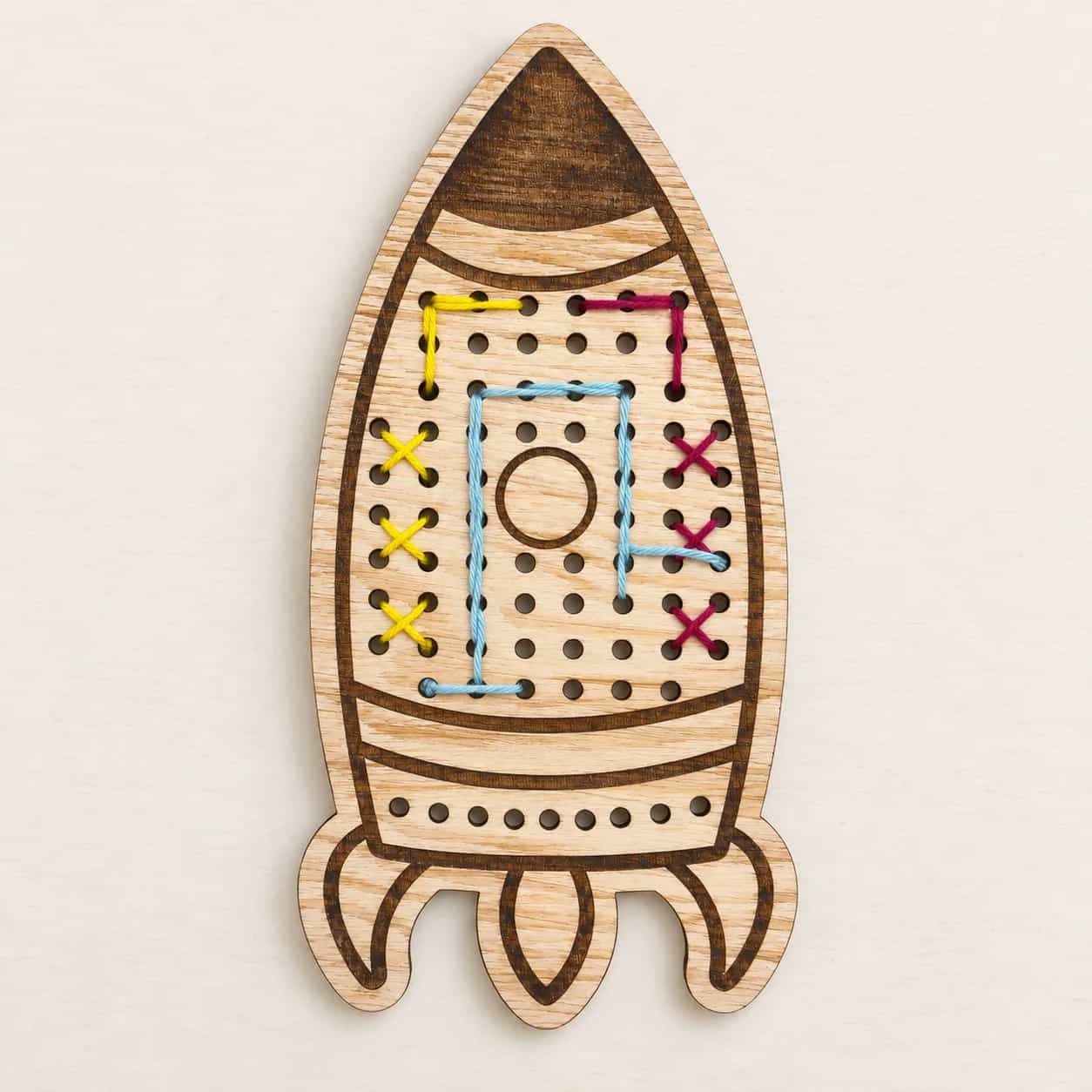 Holz-Fädelform – MiniDots – Rakete