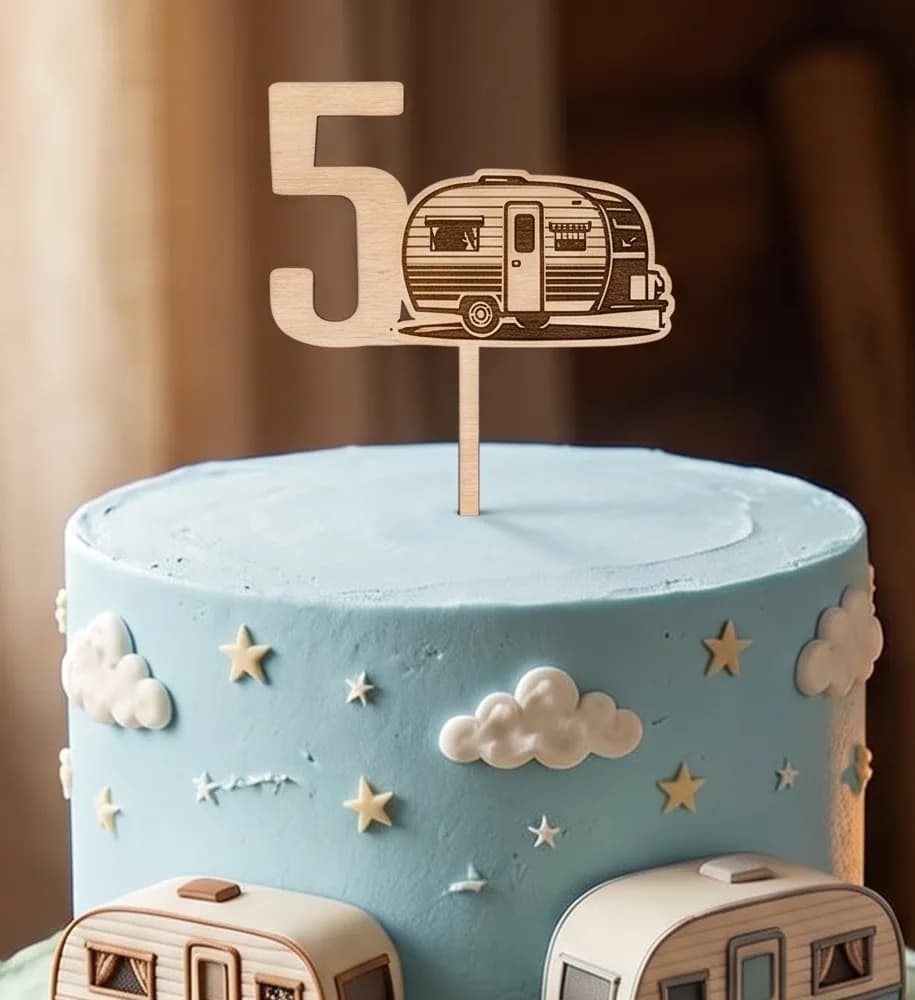Drewniany topper na tort – przyczepa kempingowa retro