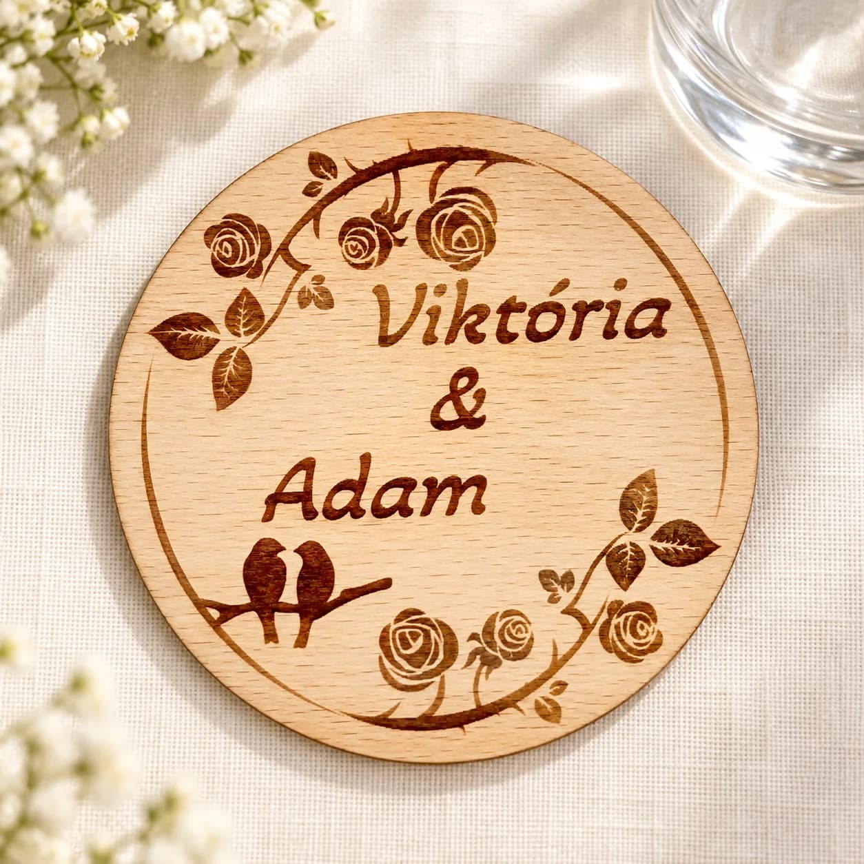 Hochzeitsuntersetzer aus Holz mit Name und Datum – Design Nr. 2