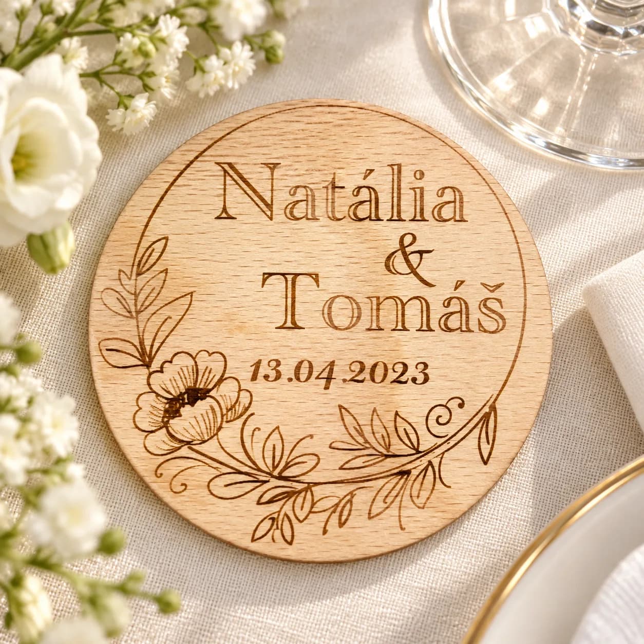 Hölzerne Hochzeitsuntersetzer mit Namen und Datum – Motiv Nr. 7