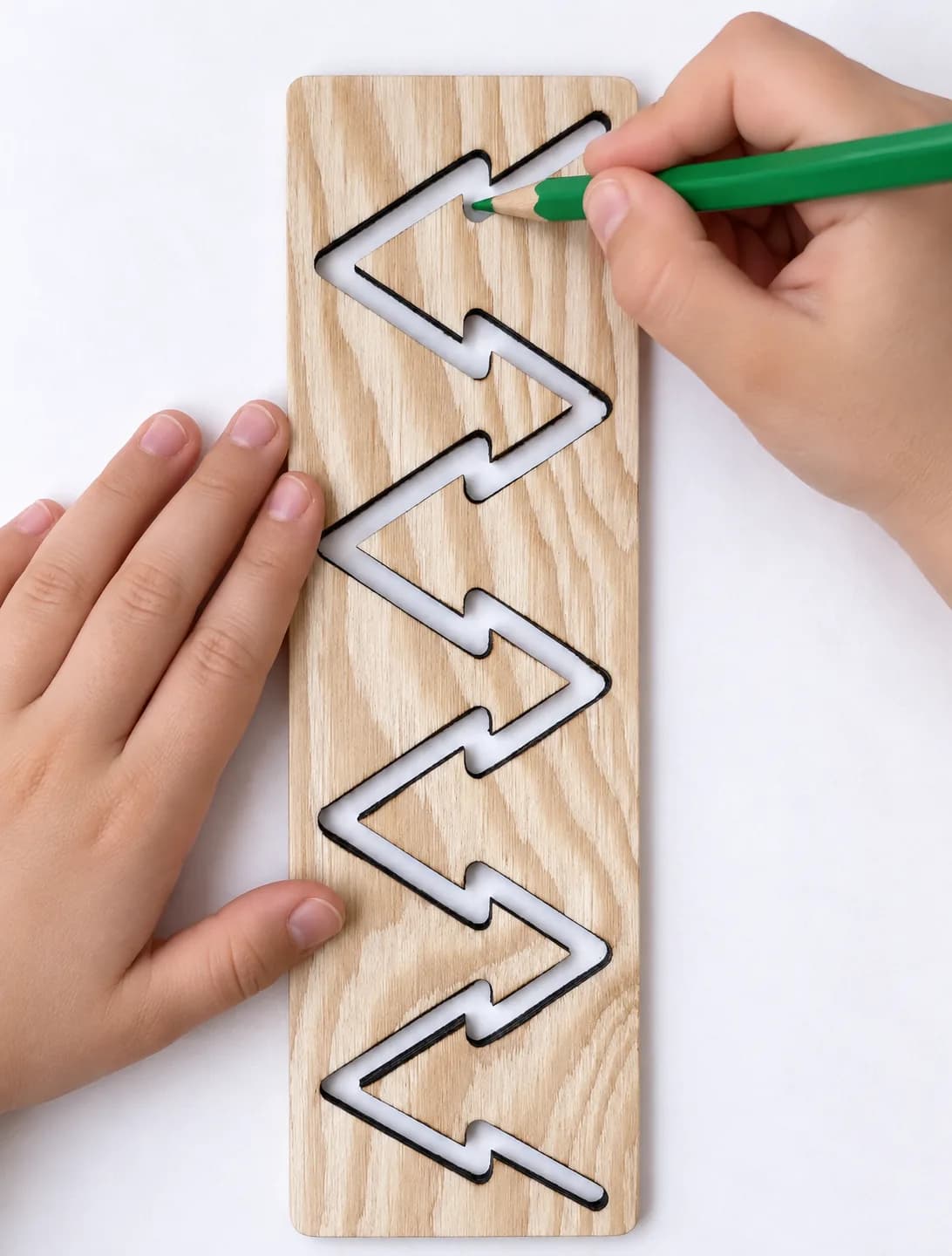 MIDI grafomotorická šablona (cca 20 cm) – Šipky cik-cak