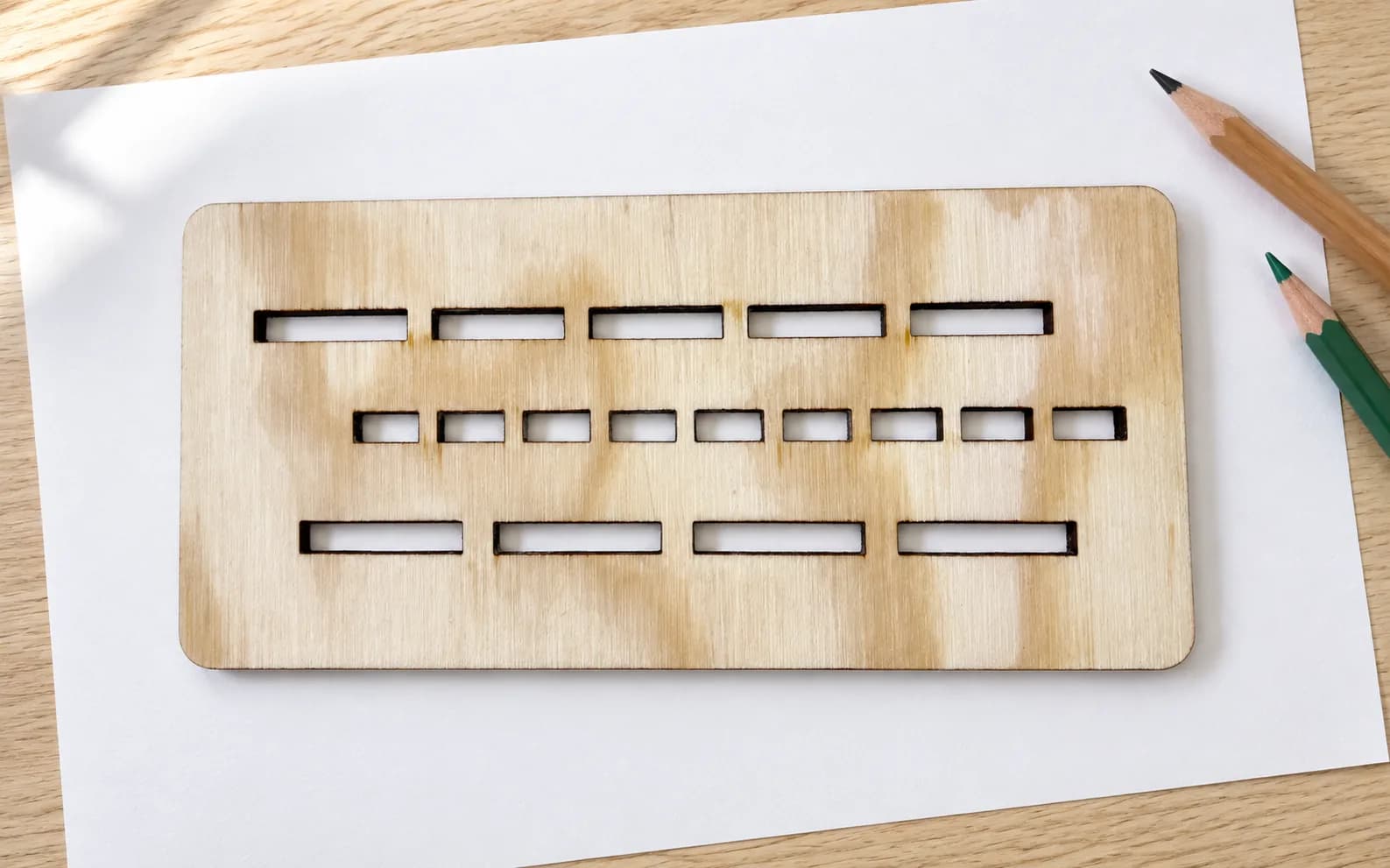 Pochoir graphomoteur MINI (env. 15 cm) – Lignes discontinues