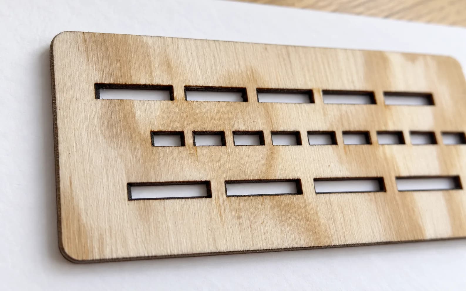 Pochoir graphomoteur MINI (env. 15 cm) – Lignes discontinues