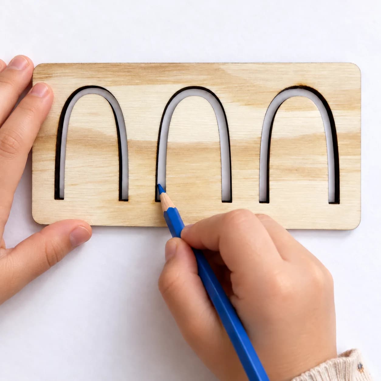 Mini pochoir graphomoteur (env. 15 cm) – Grandes courbes