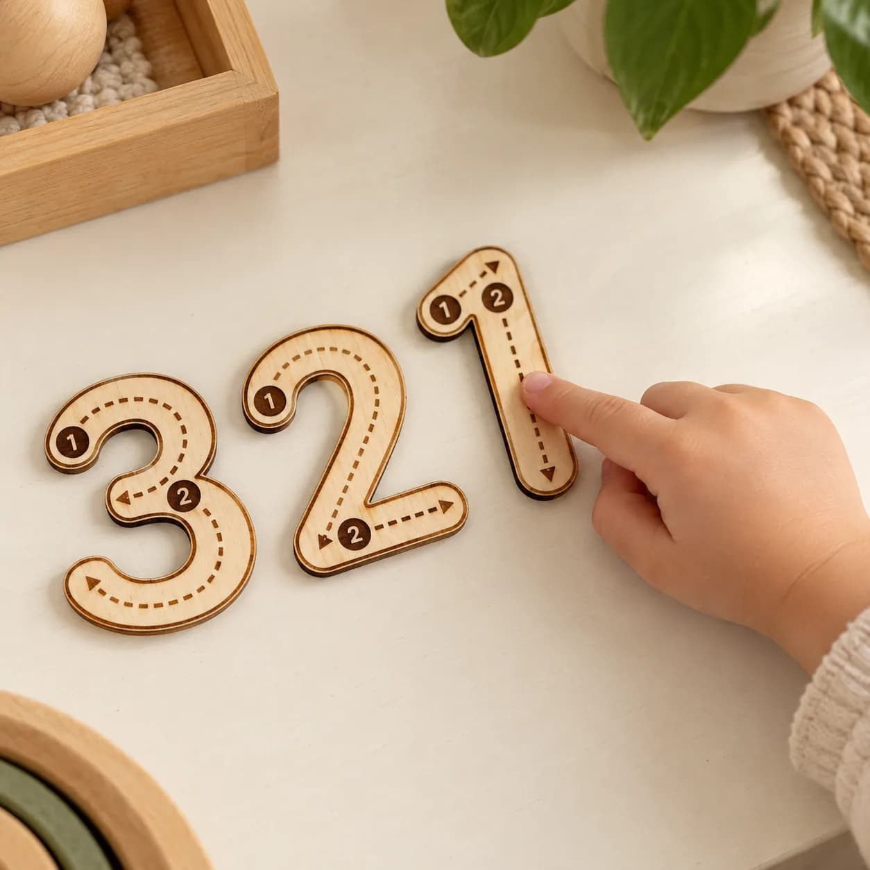Fa Montessori számjegyek írásirány-nyilakkal (12 darabos készlet)