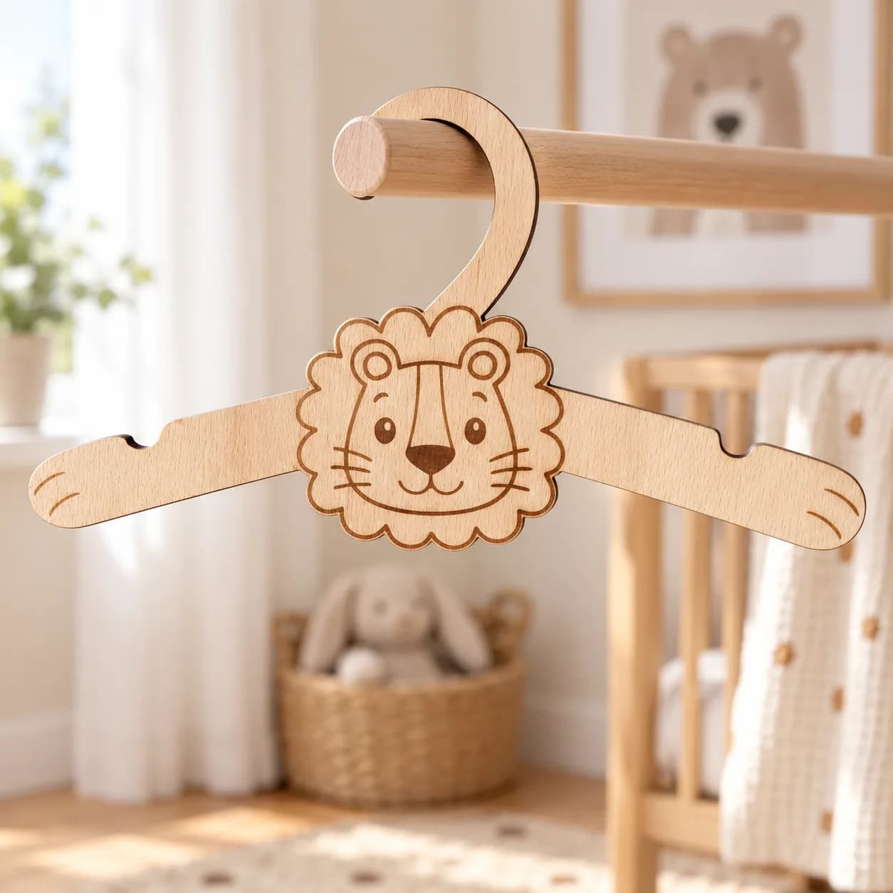 Kindergarderobe aus Holz – Löwe