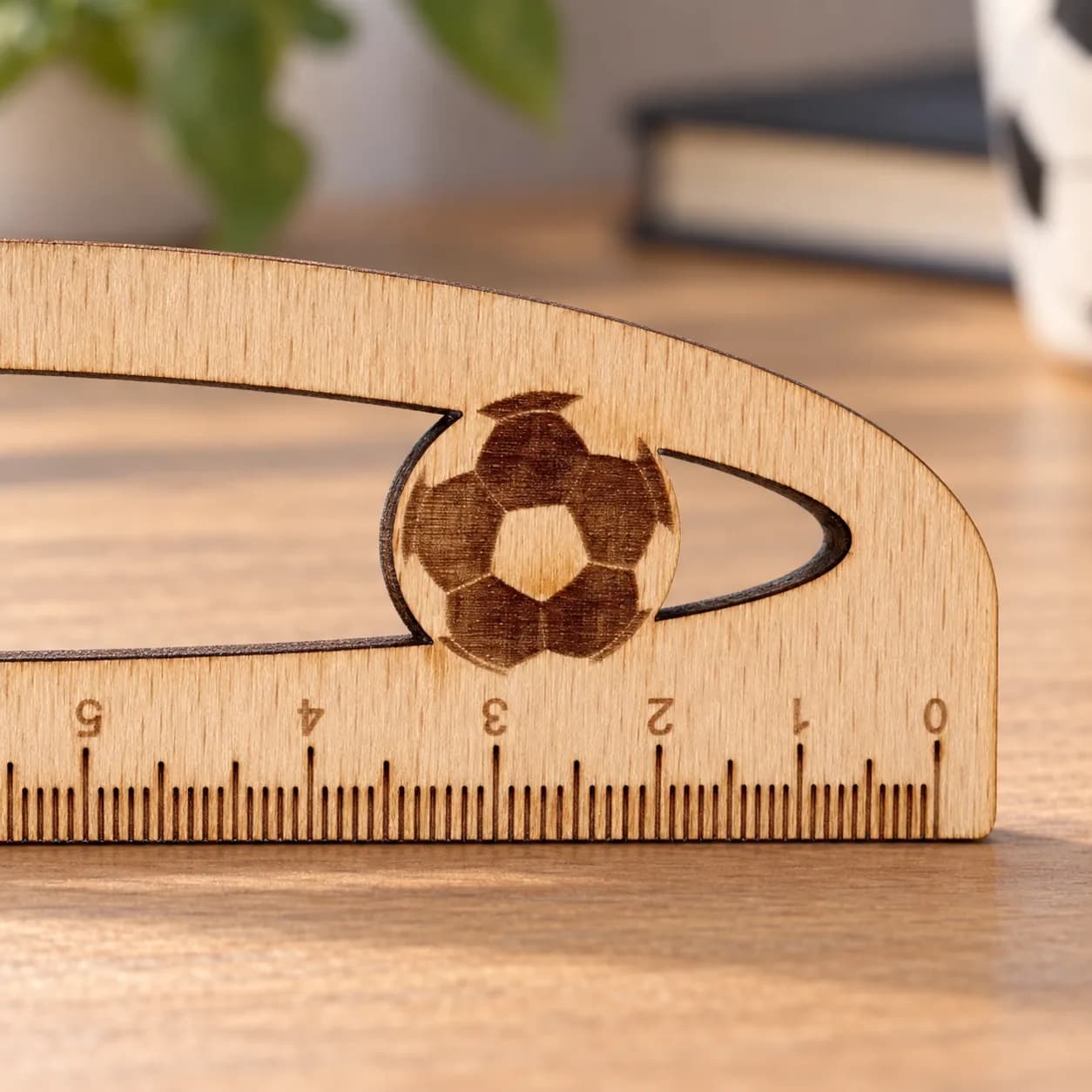 Drevené pravítko 15 cm – gravírované, futbalová lopta