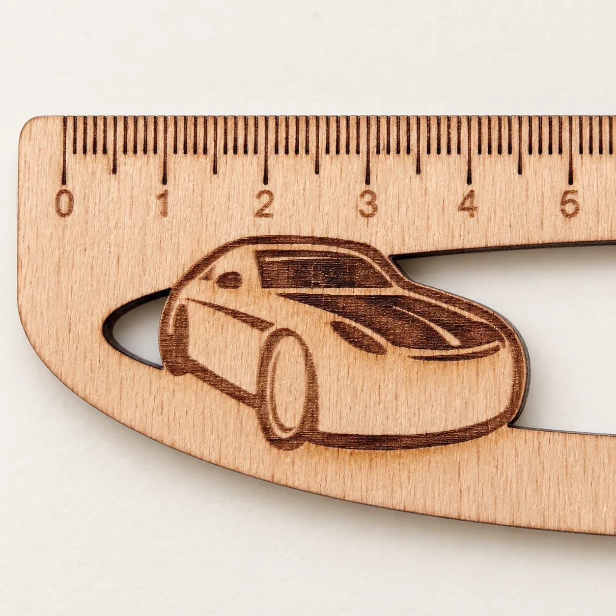 Drevené pravítko 15 cm – gravírované, športové auto