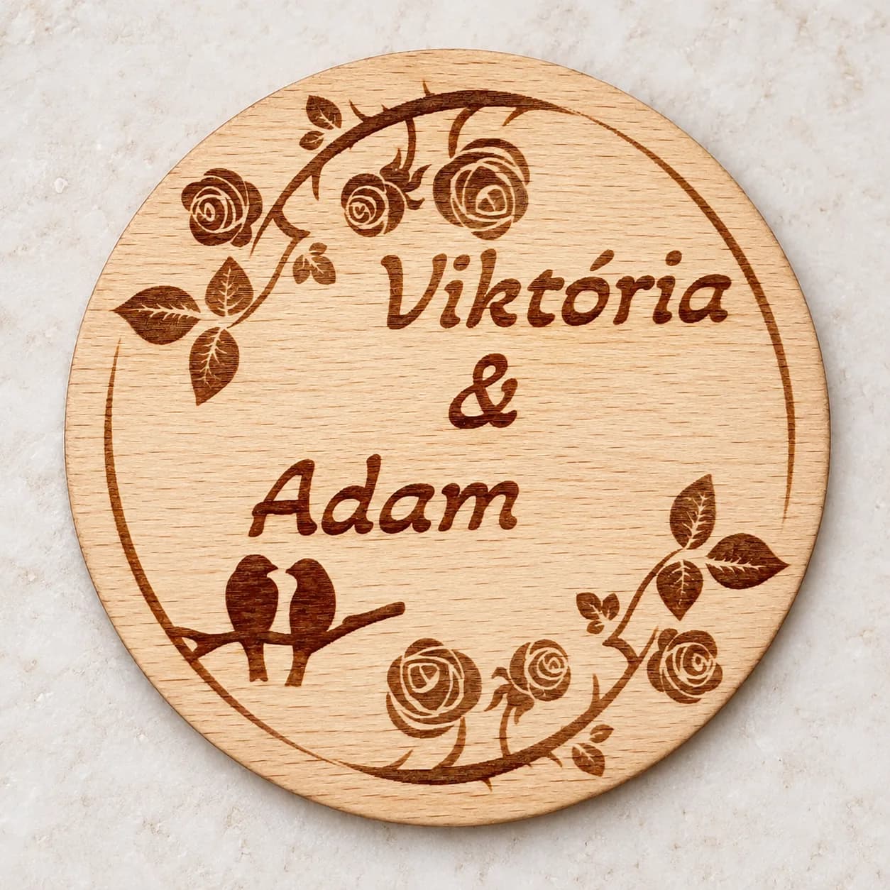 Hochzeitsuntersetzer aus Holz mit Name und Datum – Design Nr. 2