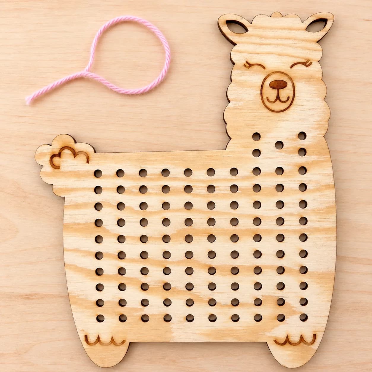 Holz-Fädelform – MiniDots – Alpaka