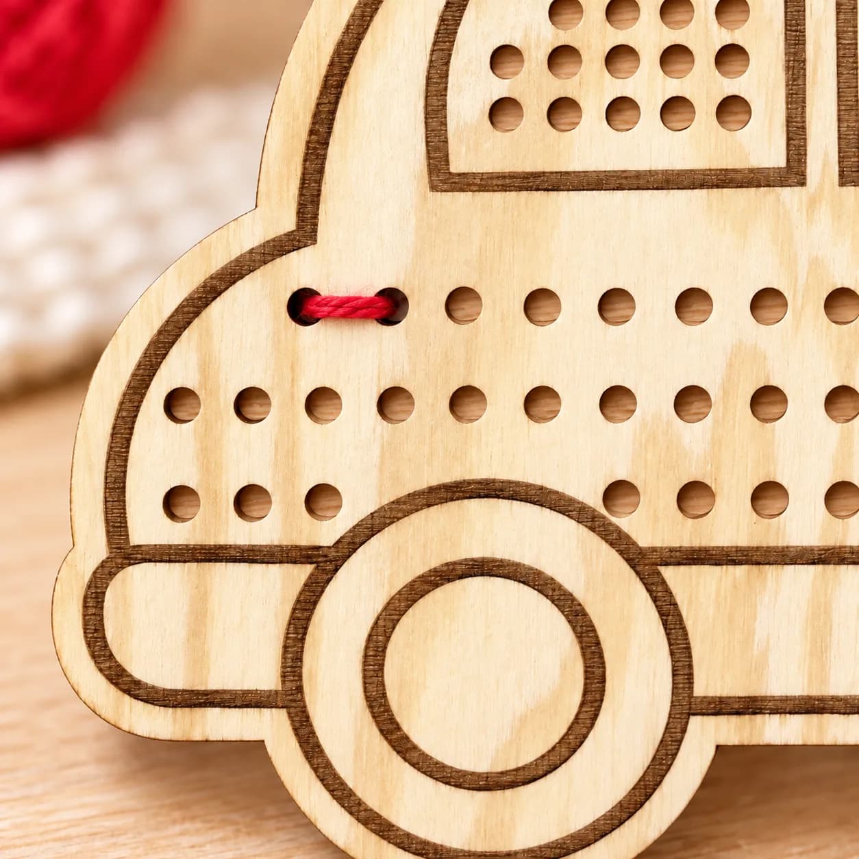 Forme en bois à lacer – MiniDots – Voiture
