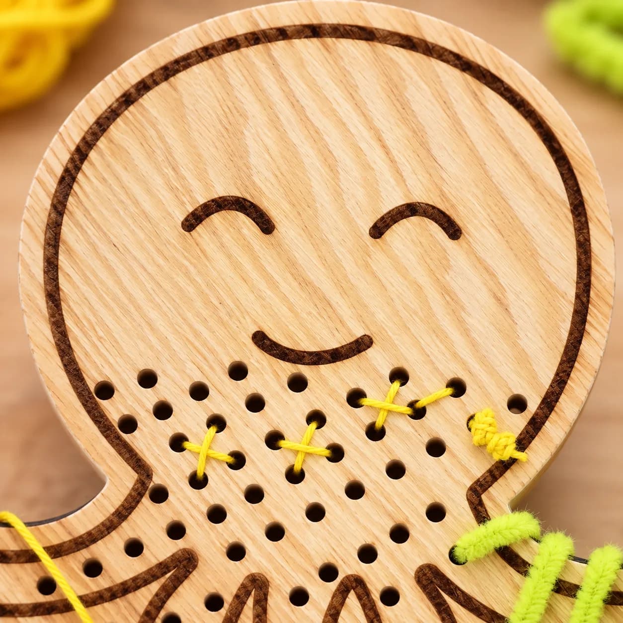 Holz-Fädelform MiniDots – Oktopus