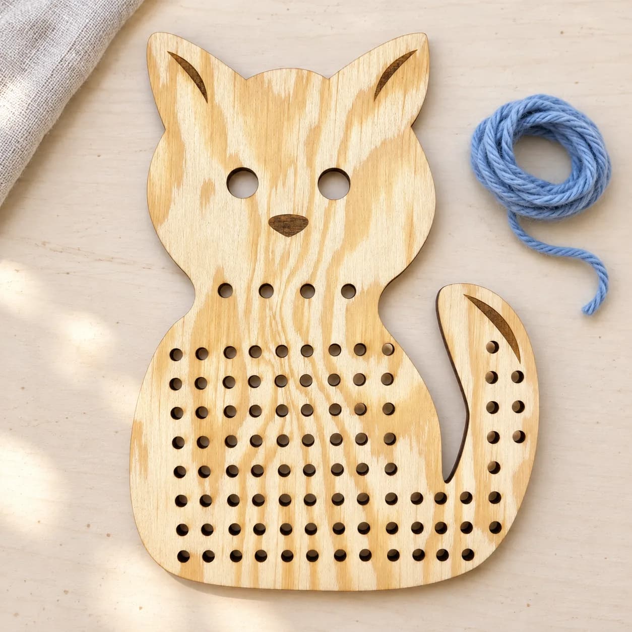 Forme en bois à lacer MiniDots – Chaton