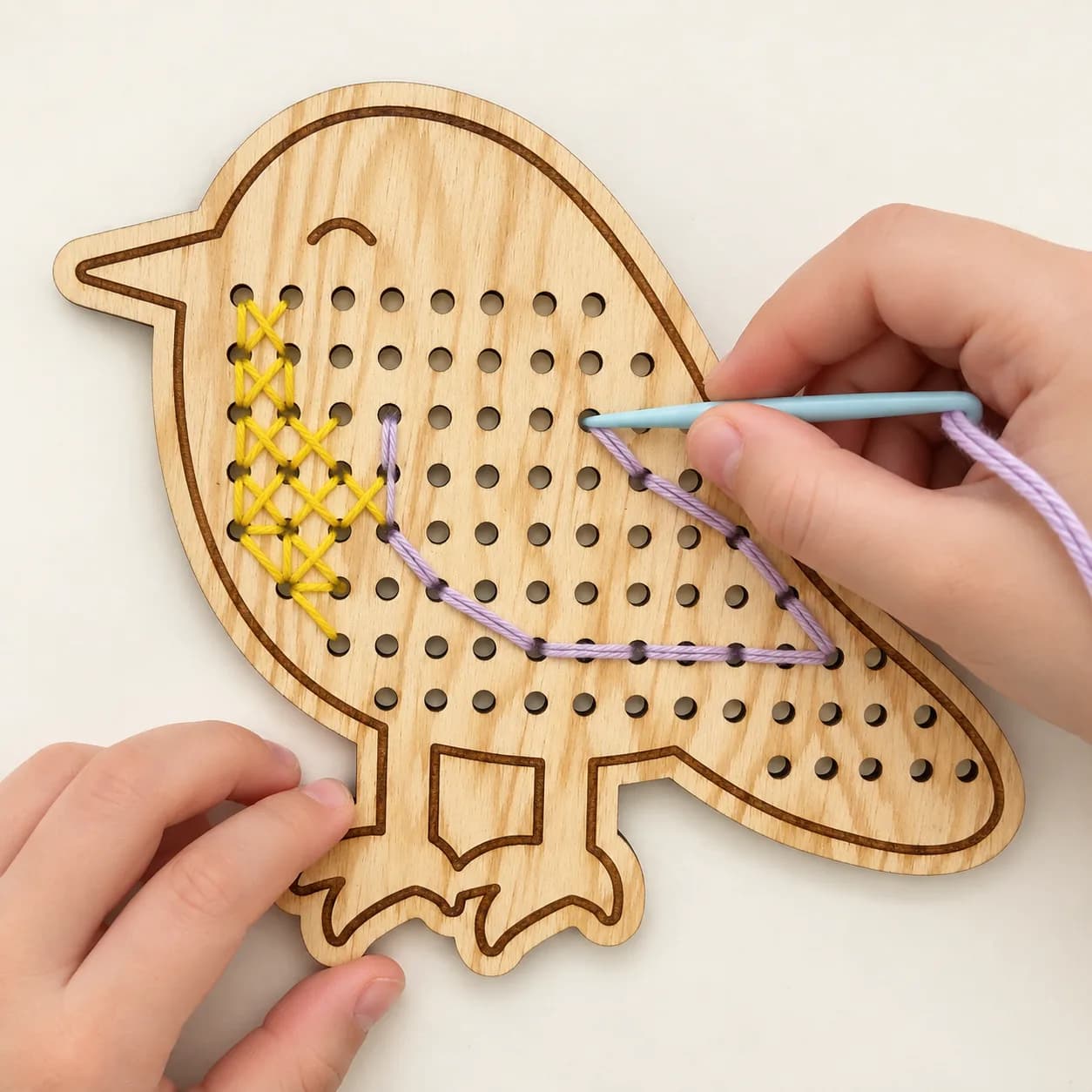 Fűzőcskéző fa forma MiniDots – Madárka
