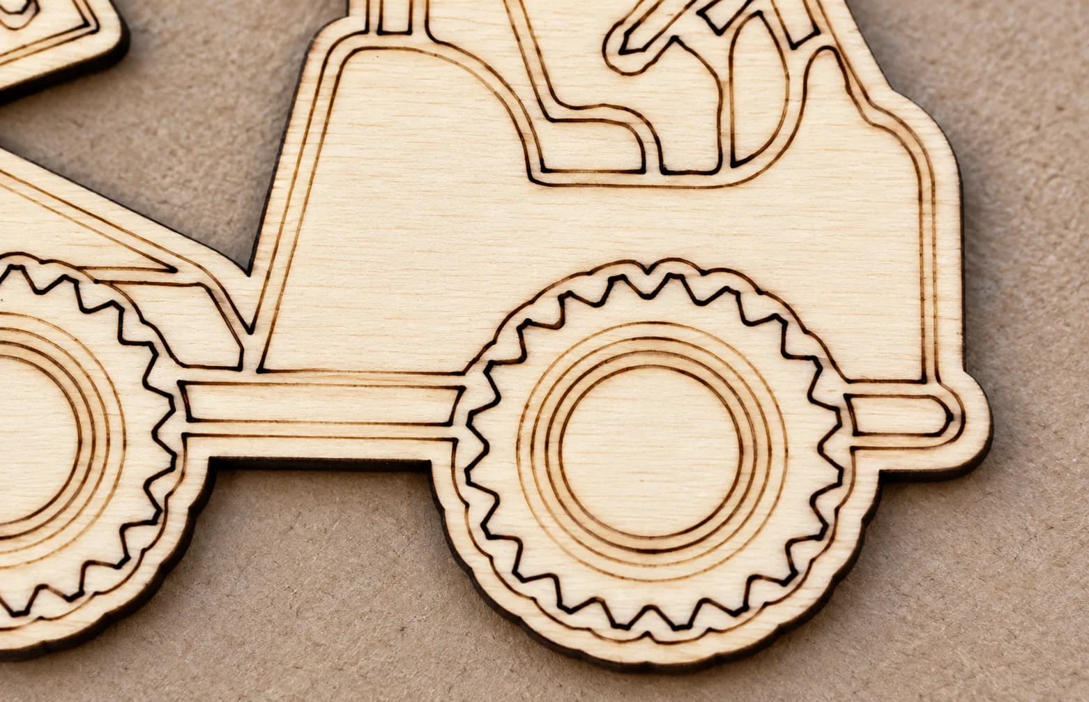 PaintMe – Plaque à colorier en bois – Voitures – Camion benne